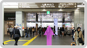 八重洲北口を直進します