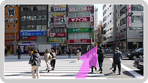 横断歩道を渡ります